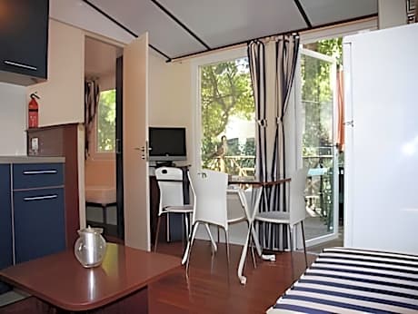 Bungalow (4 Adults)