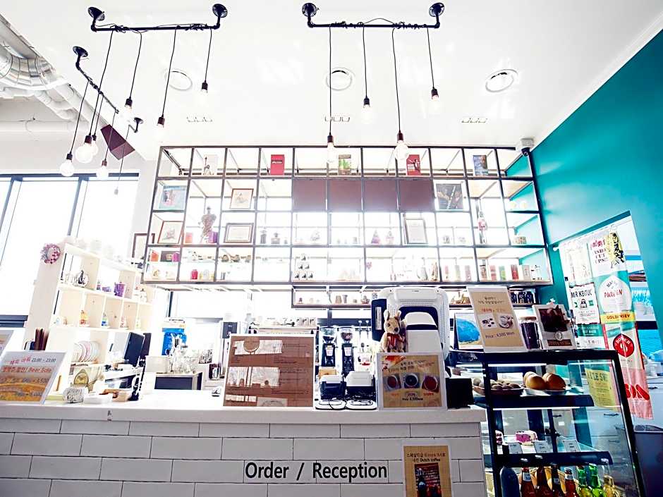 Andong Poonggyung Hostel N Library