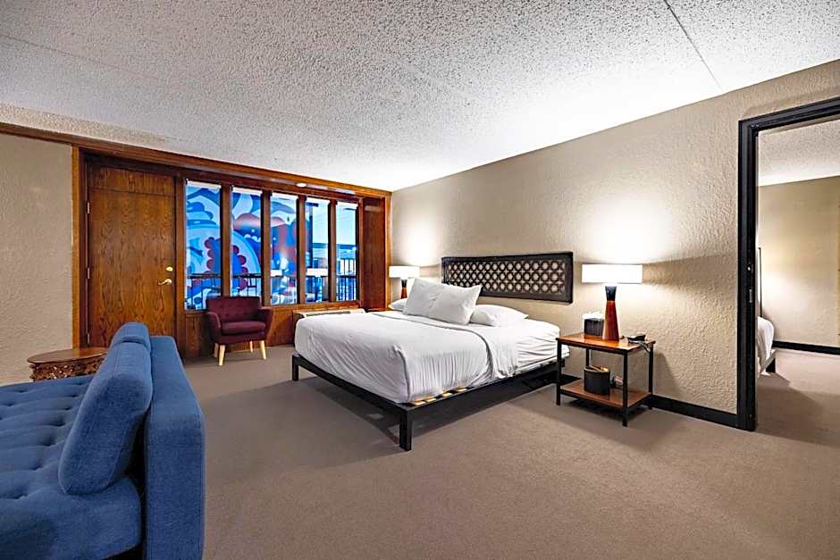 The Highlander Hotel Iowa City, an Ascend Collection Hotel