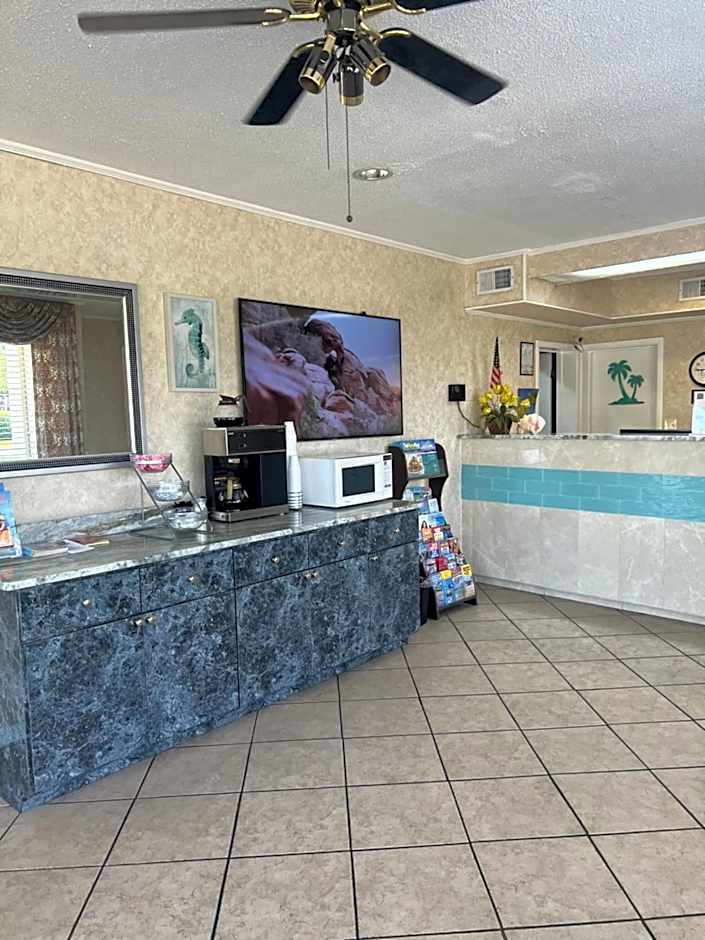 Hole Inn the Wall Hotel - Fort Walton Beach - Sunset Plaza - near Beaches & Hurlburt