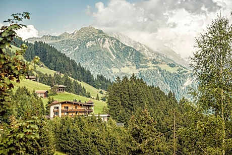Hotel Bergkristall Zillertal - Adults Only