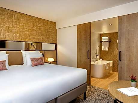 Deluxe King Suite with Sofa Bed