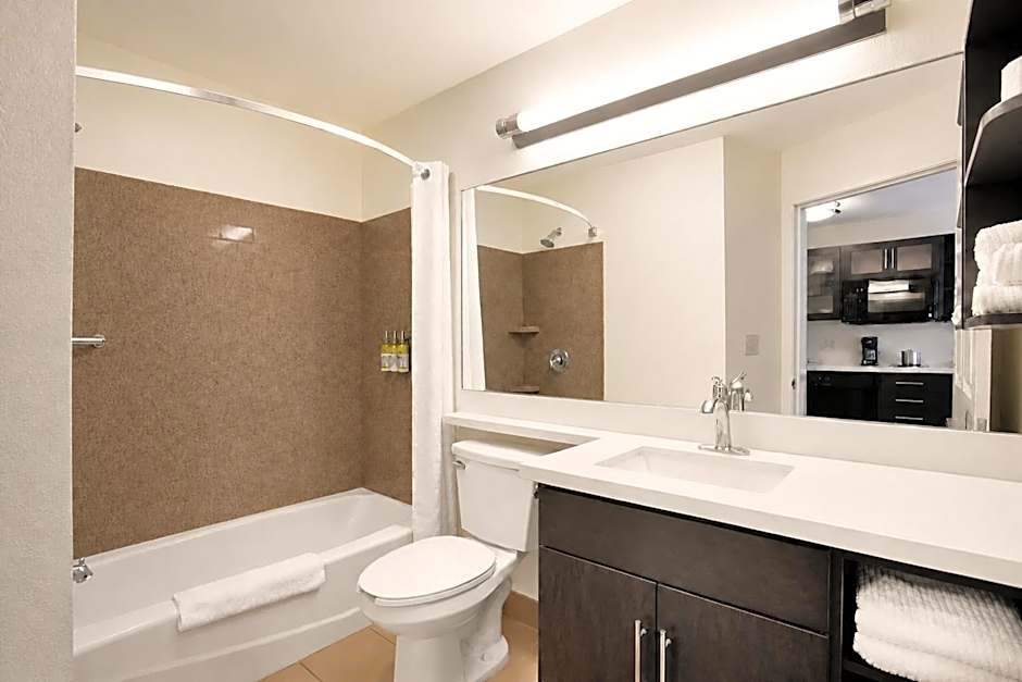 Candlewood Suites Pearl By IHG