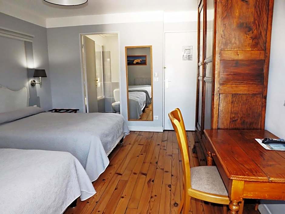 Photo 1 of 5 of Quadruple Room