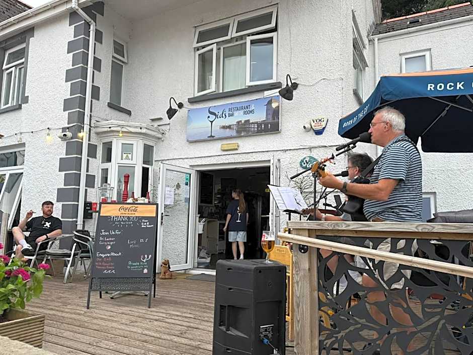 Sids restaurant and bar with rooms