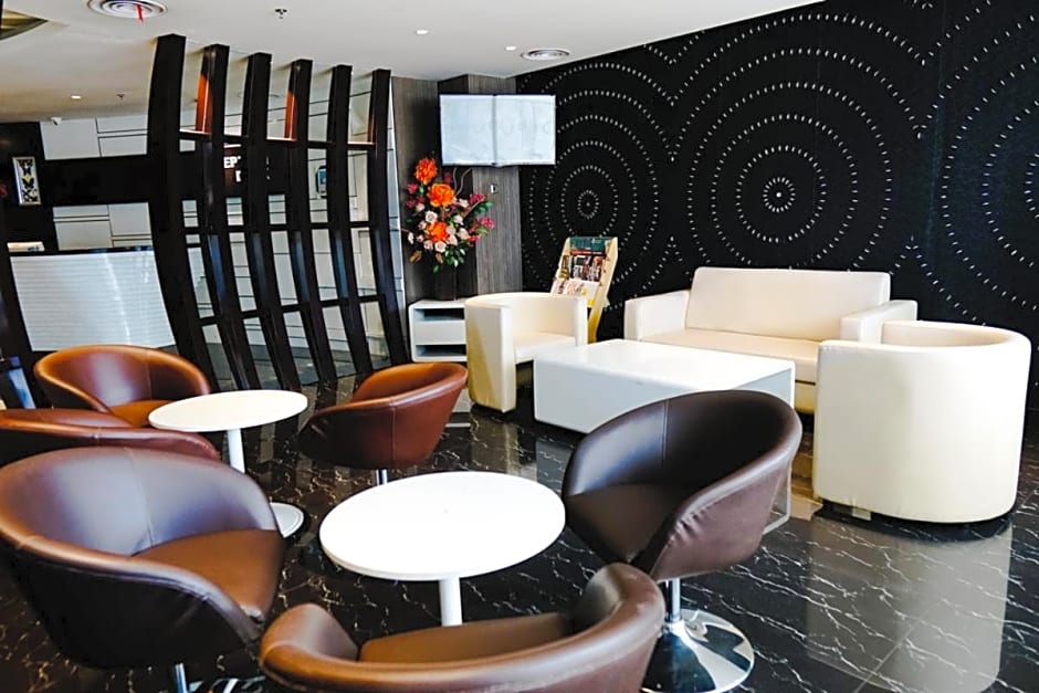 Empress Hotel Makassar City Center by LIFE