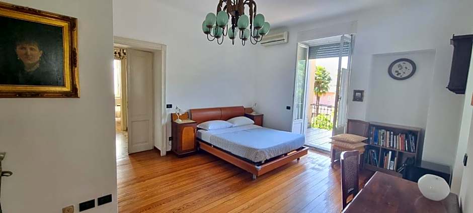 Double Room with Private Bathroom — 5 fotoğraftan 1. fotoğraf