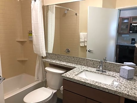 King Studio Suite with Hearing Accessible Tub with Kitchenette