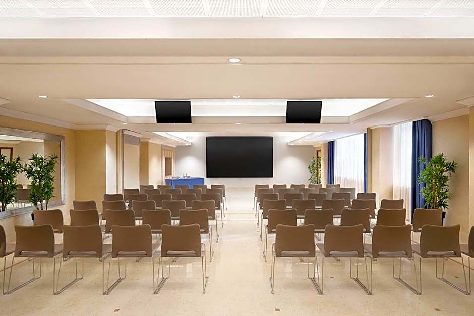 Courtyard by Marriott Rome Central Park