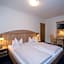 Aktivhotel & Gasthof Schmelz Ihr familienfreundliches Urlaubs Hotel mit Wellness, Almsauna, Chiemgau Karte