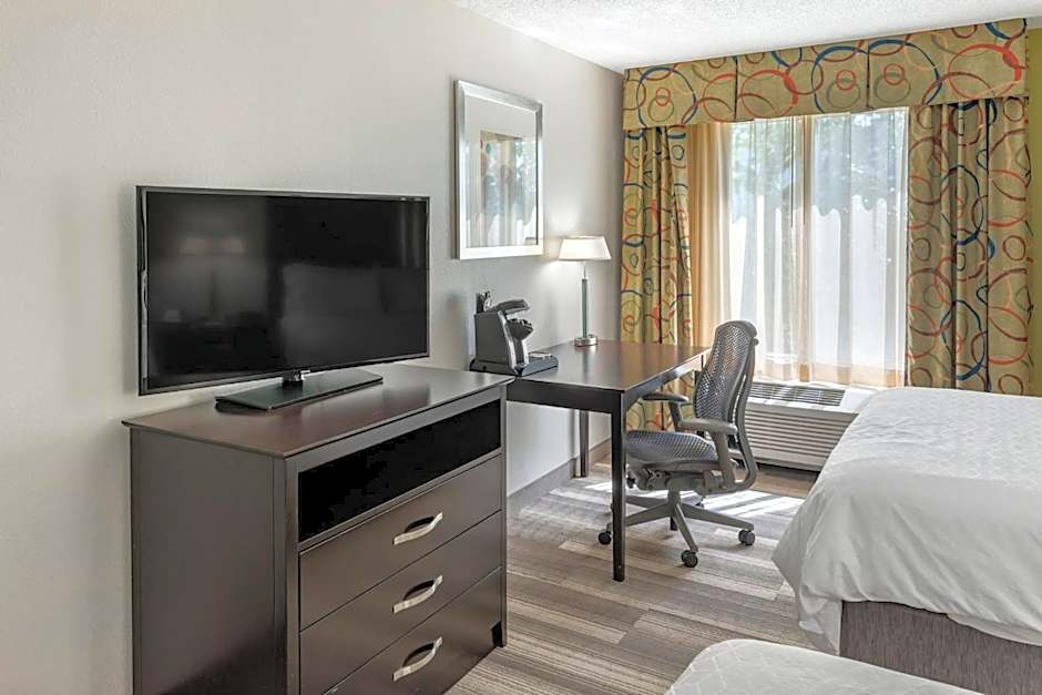 Holiday Inn Express Hotel & Suites Cincinnati-Blue Ash By IHG