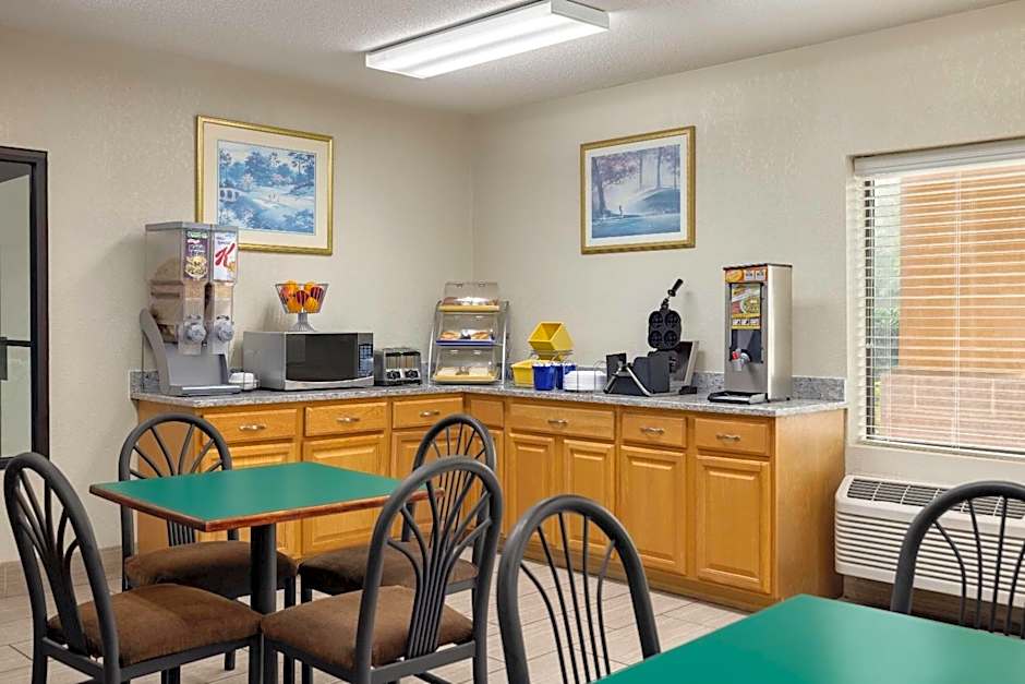 Days Inn by Wyndham Blythewood North Columbia