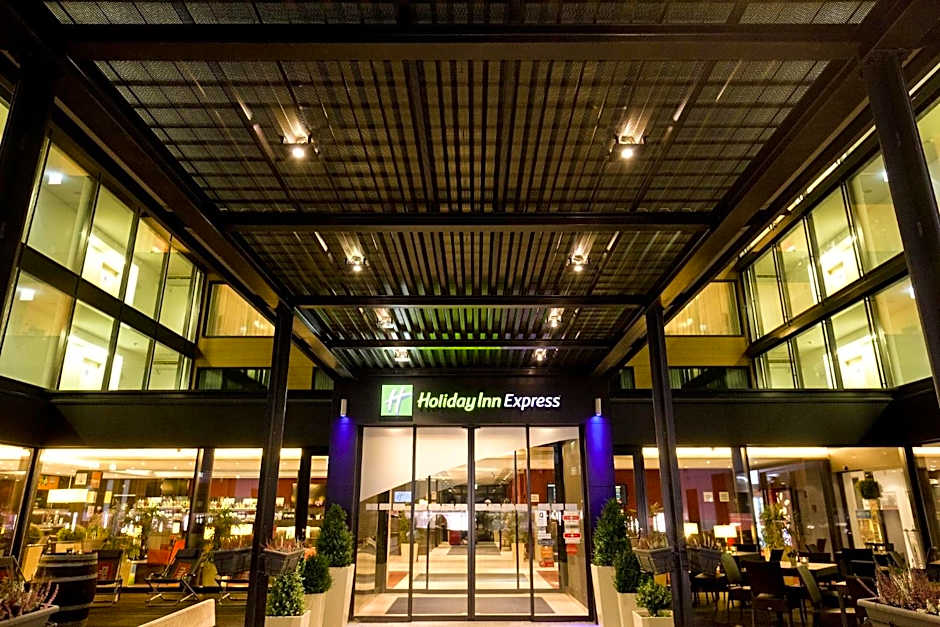 Holiday Inn Express Zürich Airport By IHG