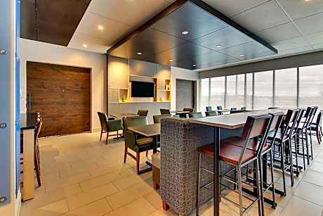 Holiday Inn Express And Suites Nashville MetroCenter Downtown By IHG