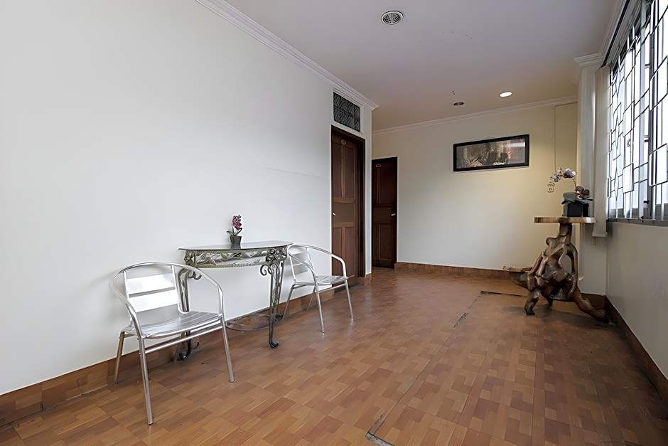 RedDoorz near Bethesda Manado