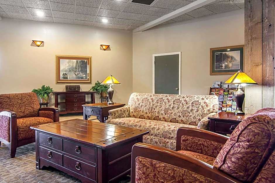 Quality Inn & Suites At Coos Bay