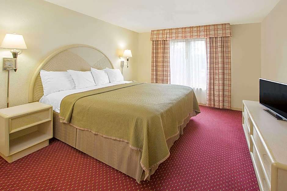 Photo 1 of 1 of Deluxe 1 King Bed, Nonsmoking