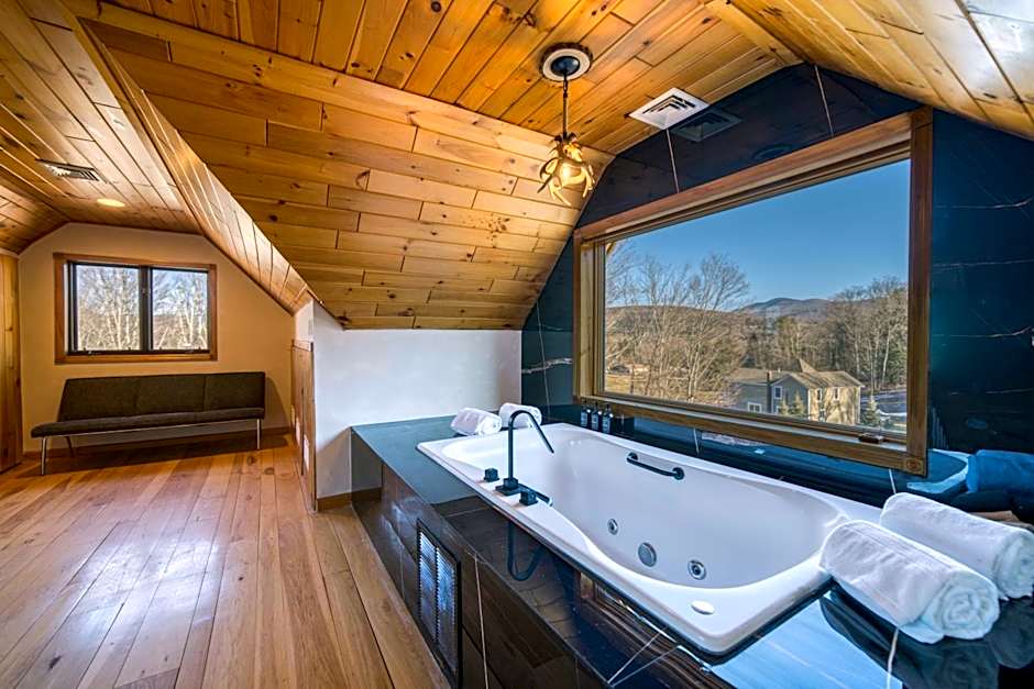 The Haüs Windham - Luxury Suites, Hot Tub, Mountain Views!