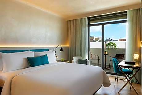 Urban Superior King Room with Balcony