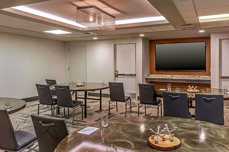 Renaissance by Marriott Allentown Hotel