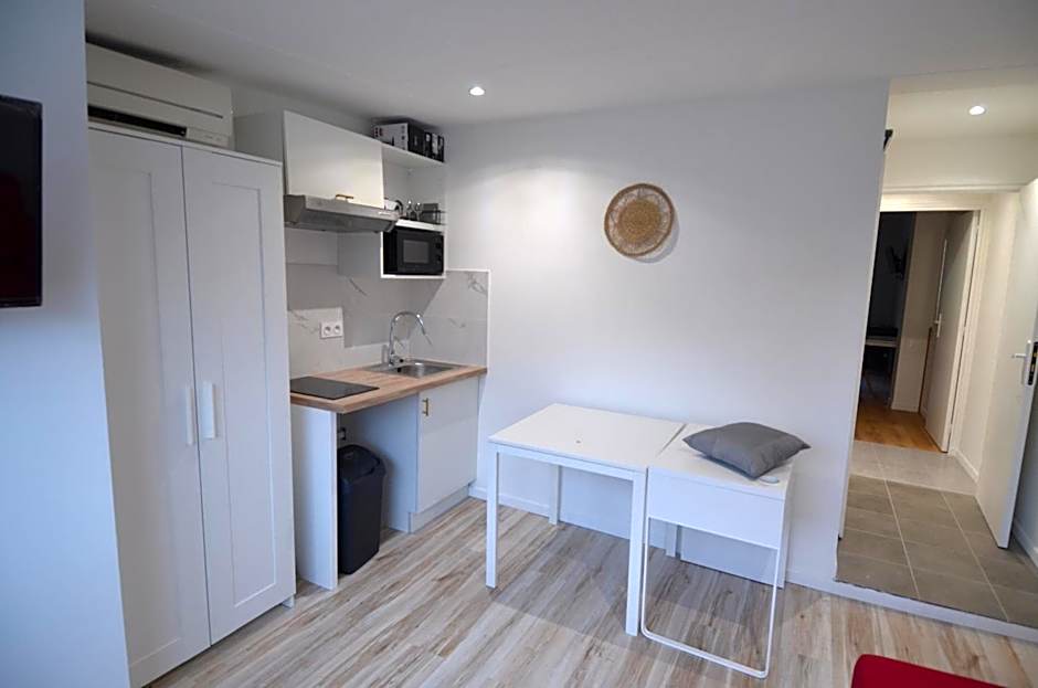 STUDIO CASSIN - next to tramway line 2 near airport