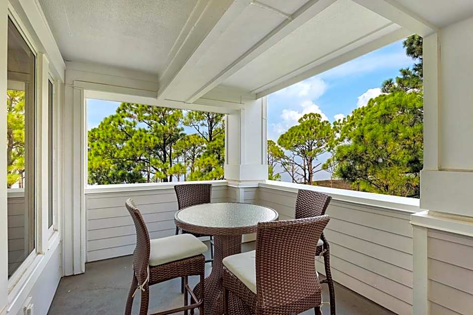 Cozy Bayside Retreat at Lasata , Stunning Panoramic Views ,Steps away from Baytowne Wharf, 3 Bedrooms 3 full baths !!