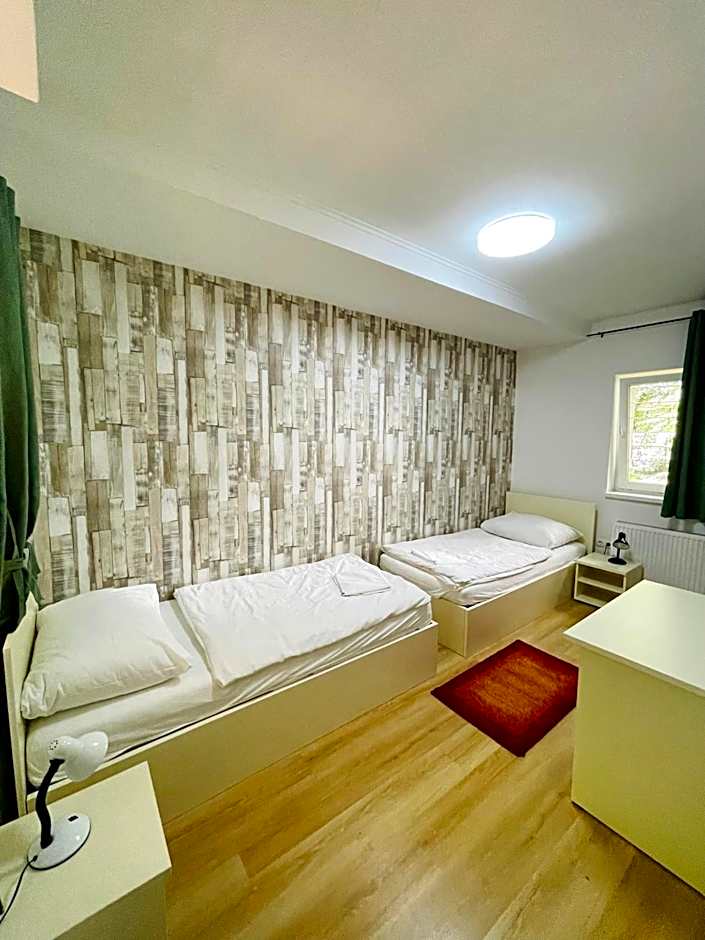 Easy Star Hotel