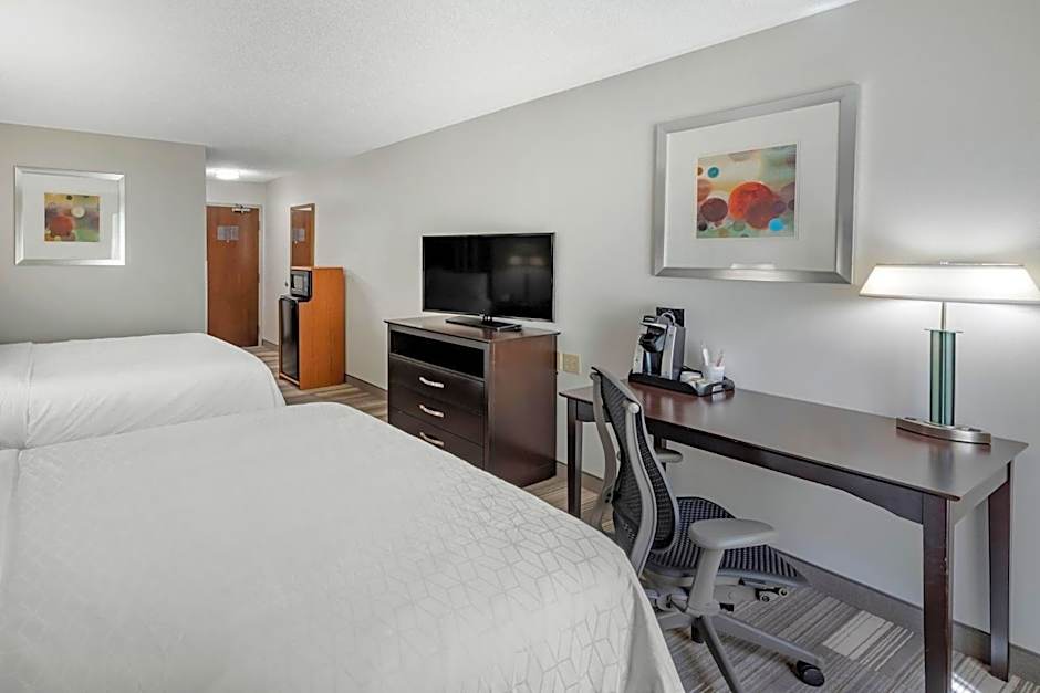 Holiday Inn Express Hotel & Suites Cincinnati-Blue Ash By IHG