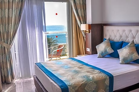 Double or Twin Room with Partial Sea View