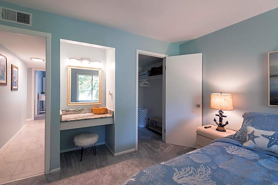 Walk to the Sand, Pool & Hot Tub Waterfront Oasis