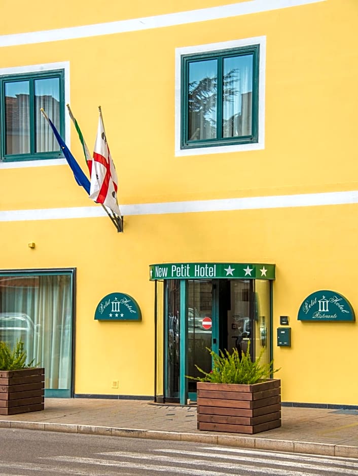 New Petit Hotel