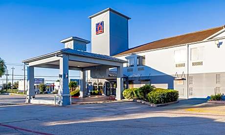 Studio 6 Suites Pasadena, TX