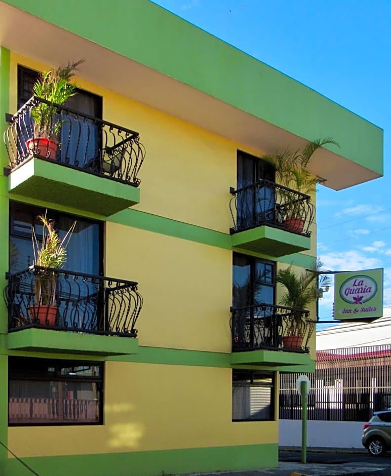 Hotel La Guaria Inn & Suites