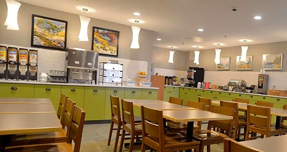 Country Inn & Suites by Radisson, Duluth North near Airport