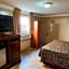 Town House Inn and Suites