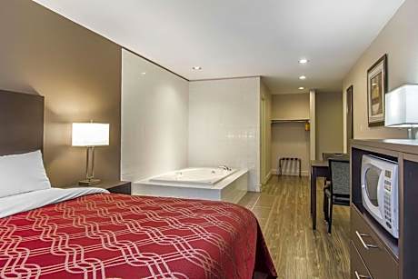 King Suite with Whirlpool - Non Smoking/Upper floor