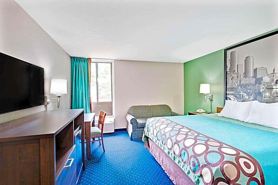 Super 8 by Wyndham Brockton