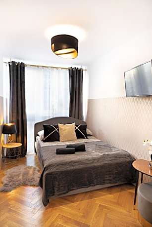 Standard Double Room with Shared Bathroom