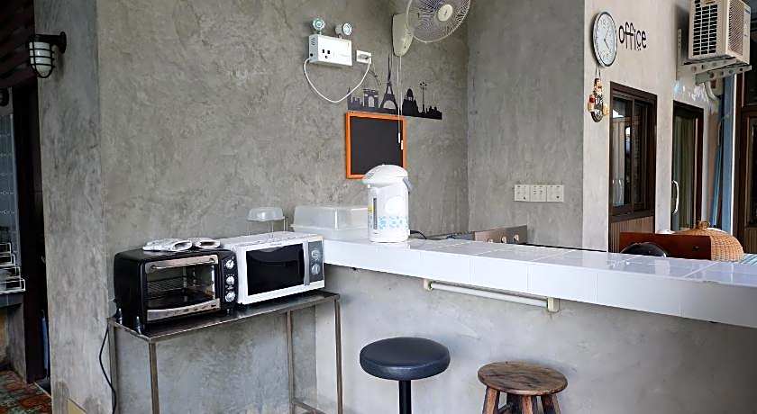 Baan Ma Feung Guest House