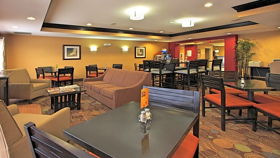 Holiday Inn Express Hotel & Suites Defiance