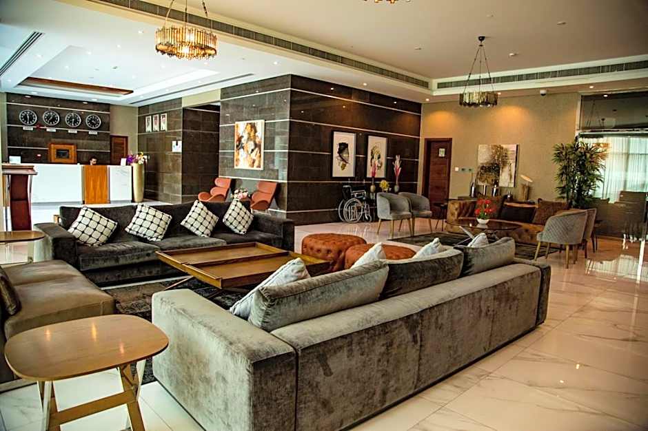OYO 104 Q House 3 Apartments