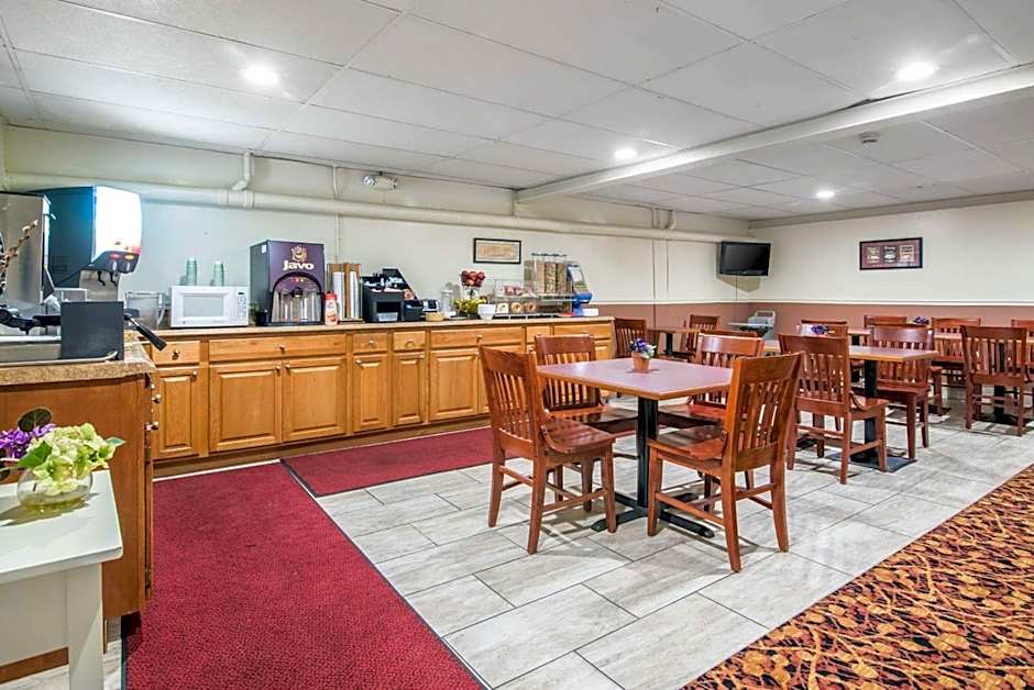 TiltonLodge Inn & Suites