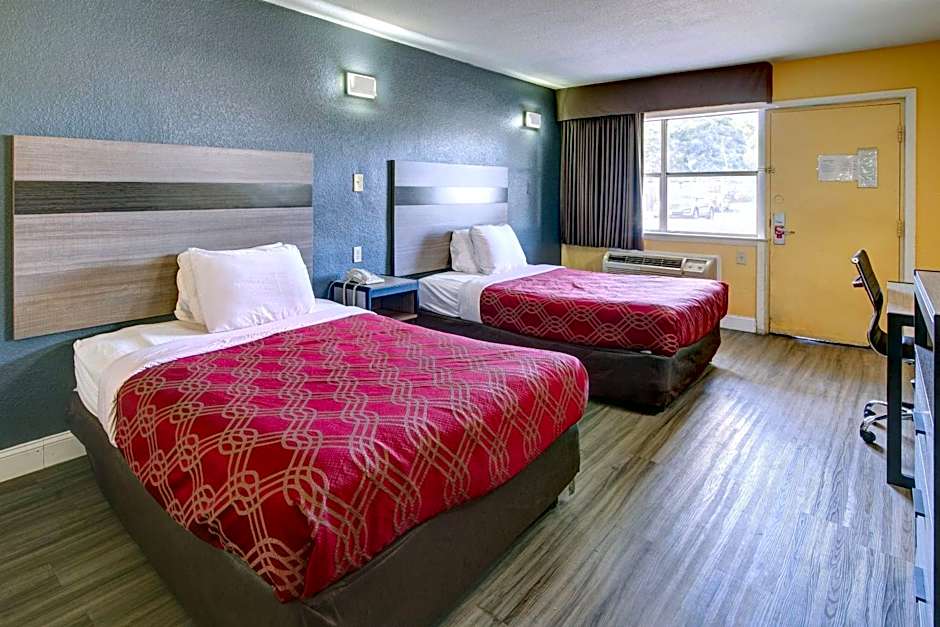 Econo Lodge at Military Circle