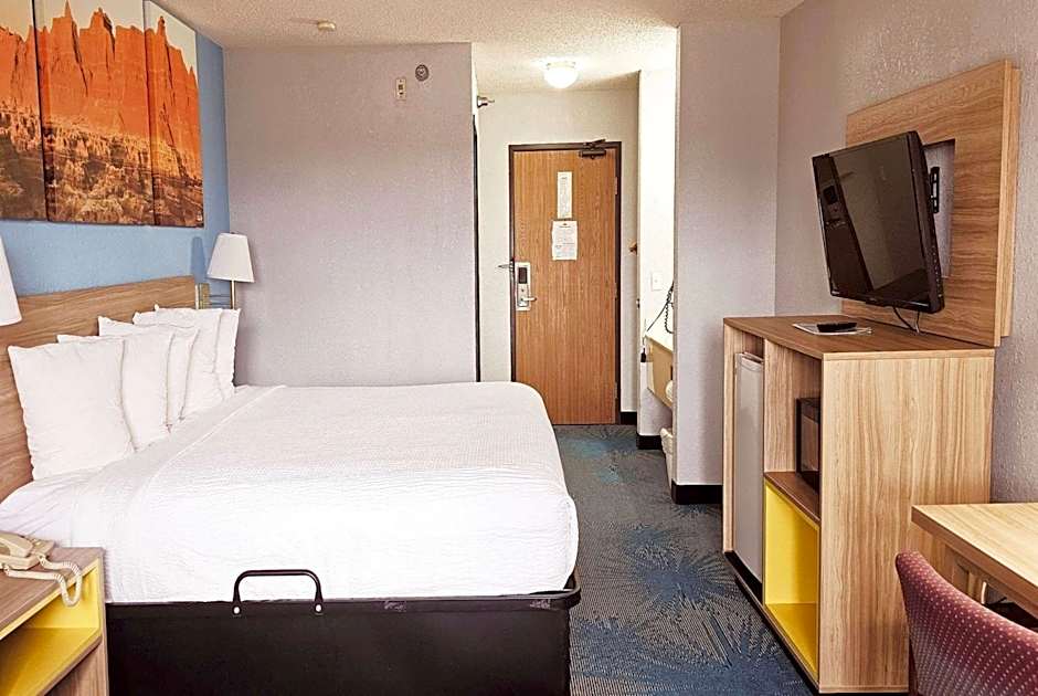 Days Inn by Wyndham Ozark Springfield