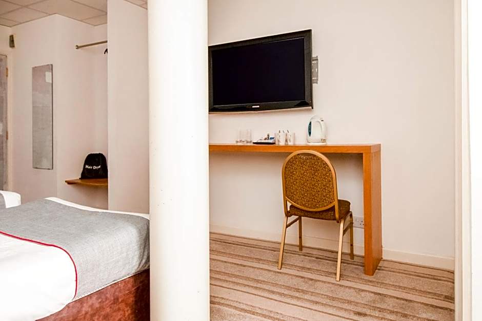 Cardiff Riverside Hotel by Belvilla