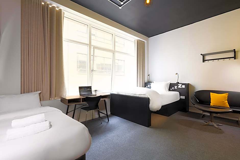 REZz Temple Bar, Dublin