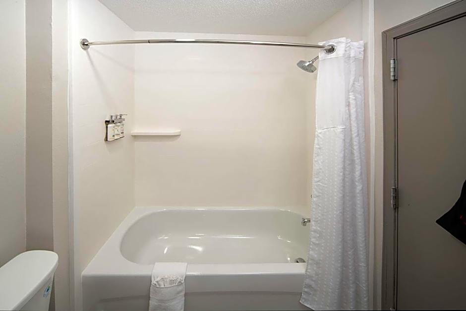 Holiday Inn Express Hotel & Suites Indianapolis - East By IHG