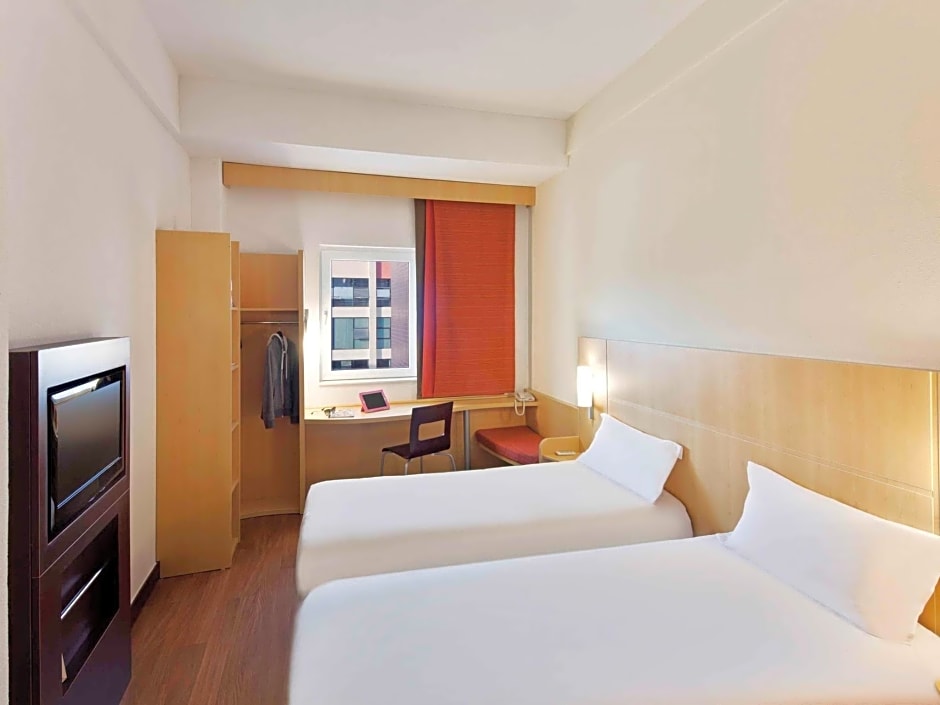 Ibis Ningbo Qian Hu Hotel