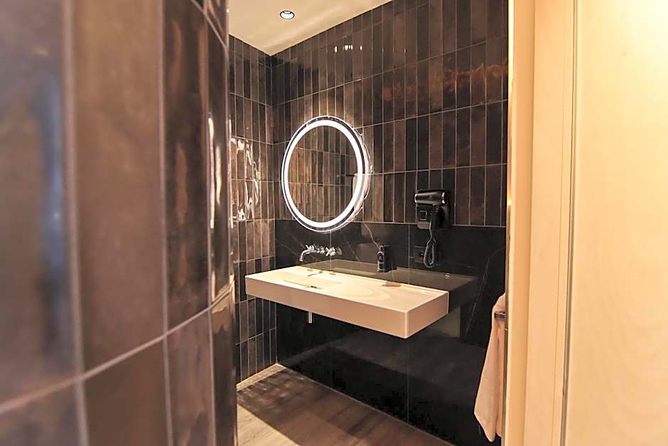 Silken Saaj Maar - Adults Only