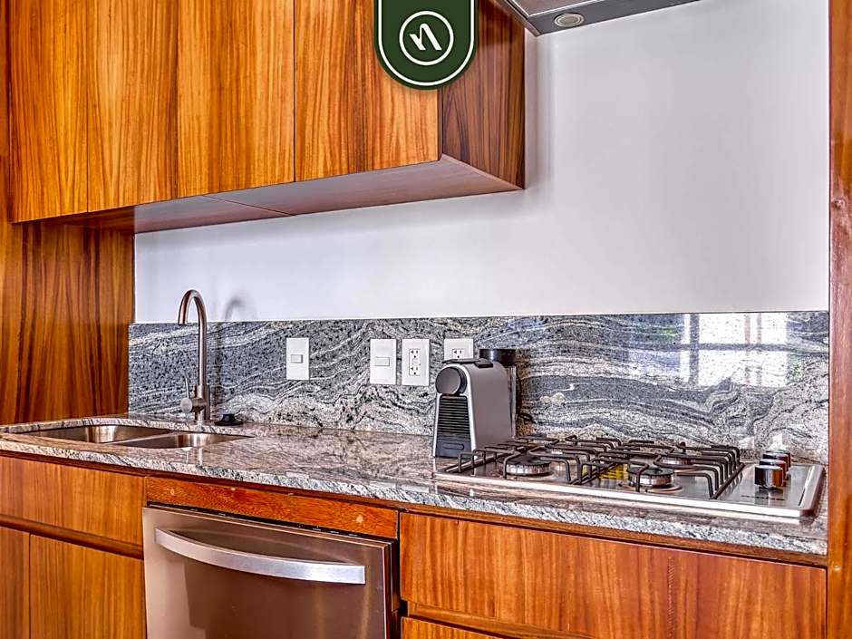 Great Design 1BR Condo - Rooftop pool